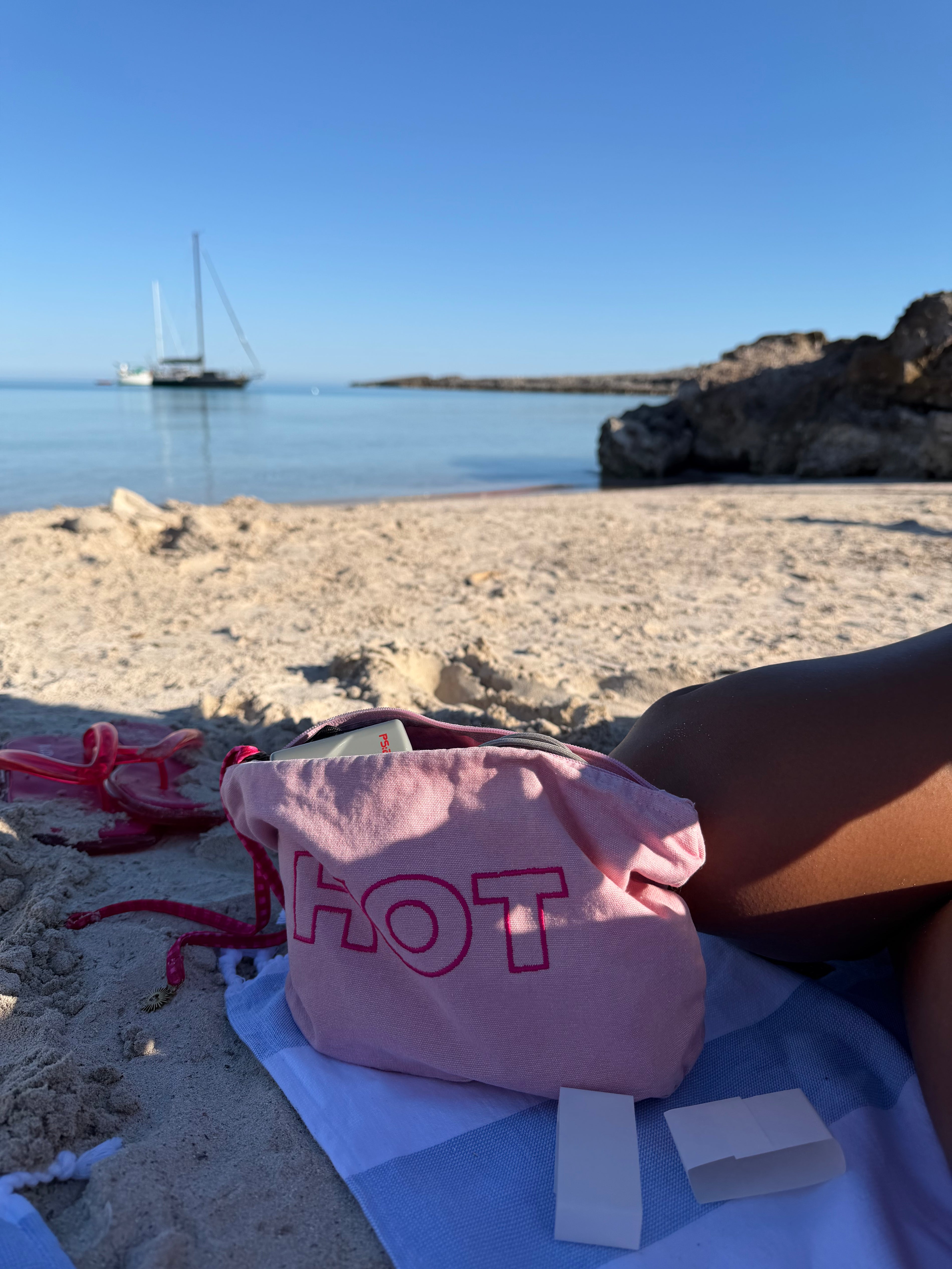 The HOT Beach Pouch - Pink