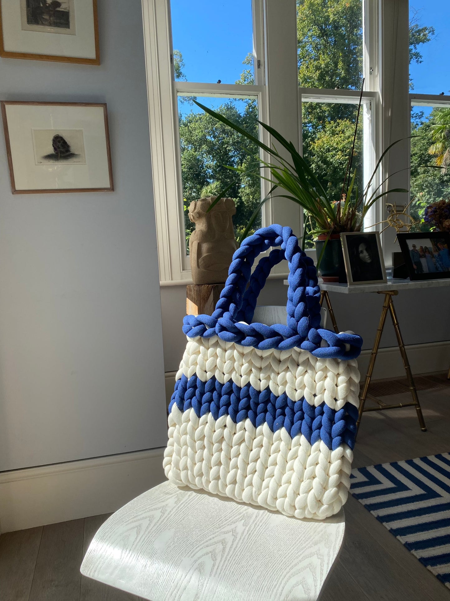 The Chunky Tote - White/Navy